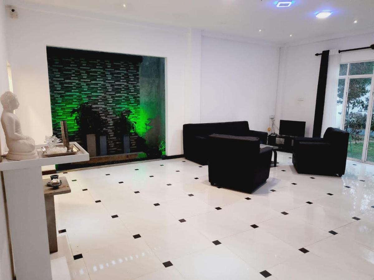 Vidushi Home Minuwangoda Екстериор снимка