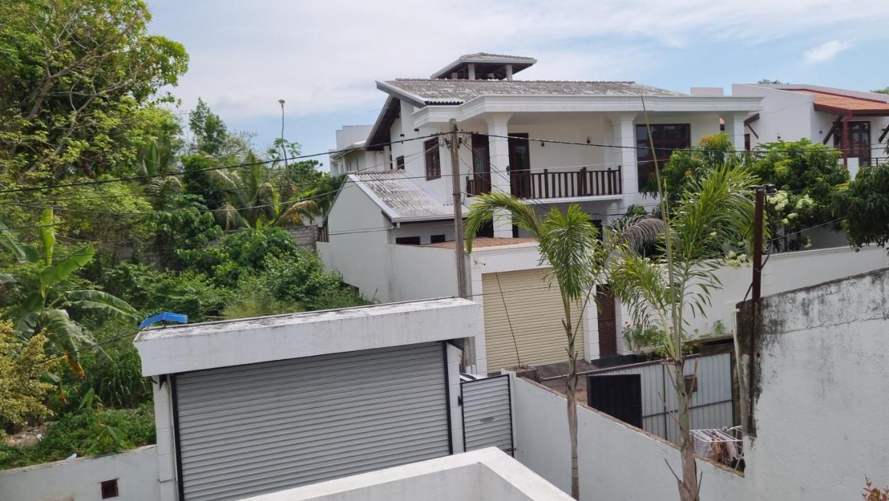 Vidushi Home Minuwangoda Екстериор снимка