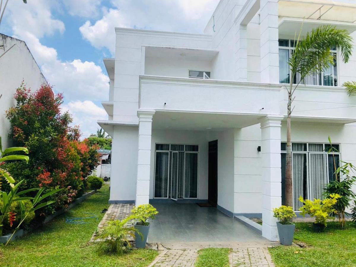 Vidushi Home Minuwangoda Екстериор снимка