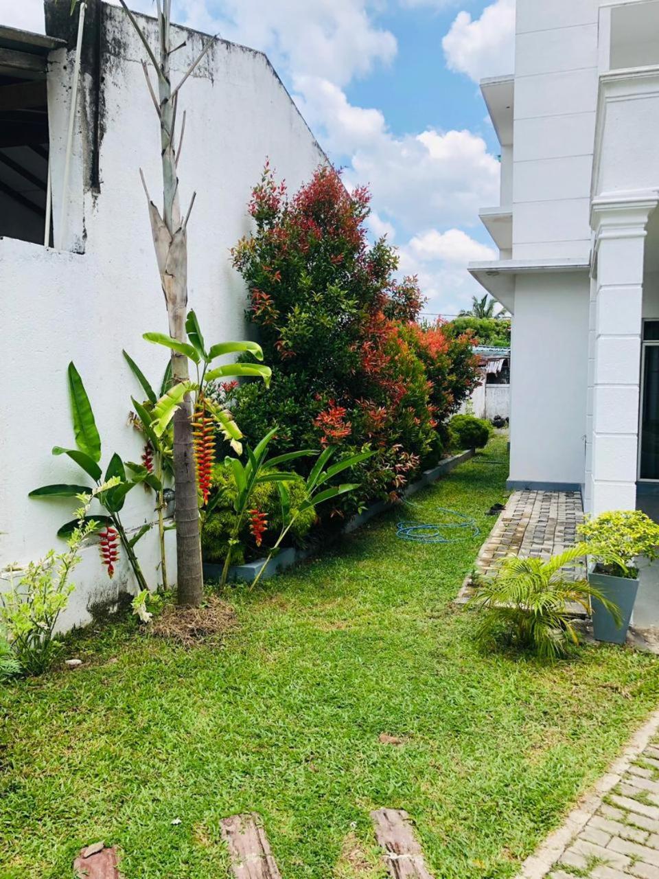 Vidushi Home Minuwangoda Екстериор снимка