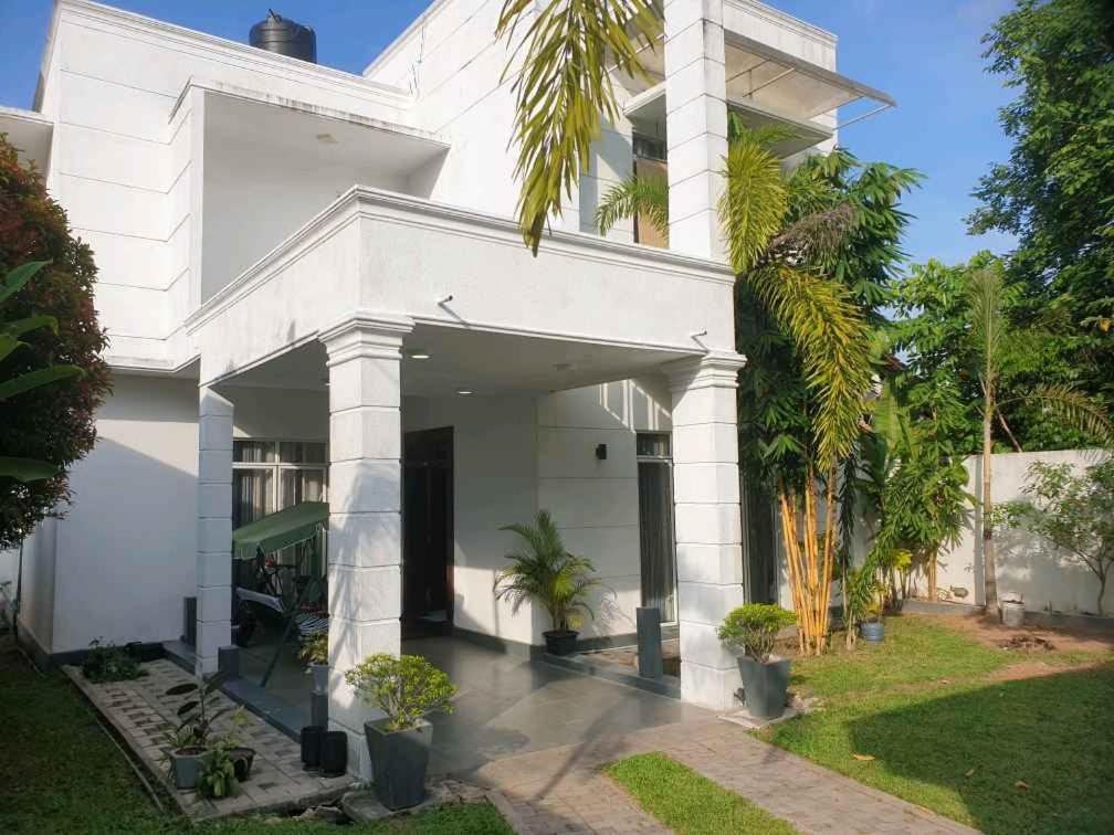 Vidushi Home Minuwangoda Екстериор снимка