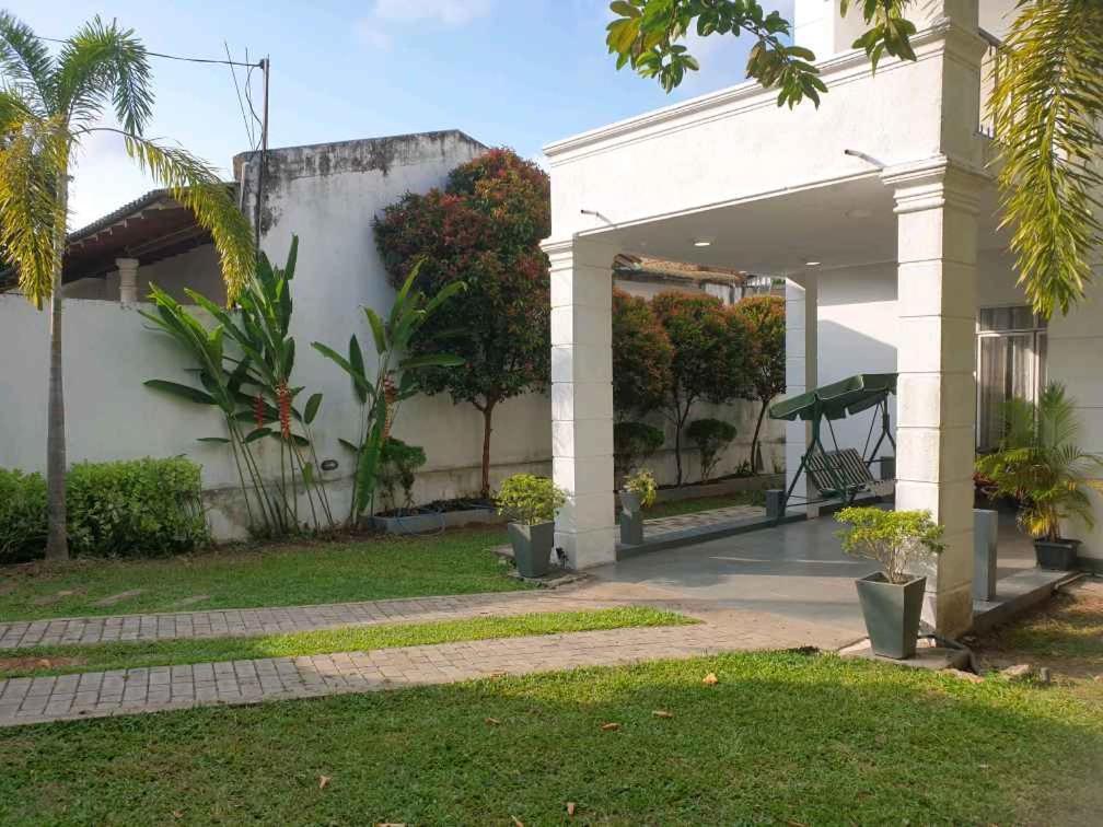 Vidushi Home Minuwangoda Екстериор снимка